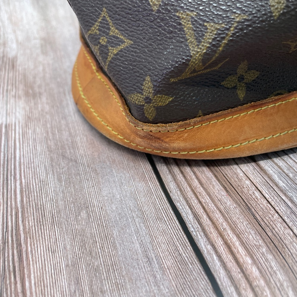 Louis Vuitton Monogram Canvas Bucket Petite Bag - Picture 2 of 12